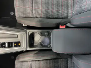 VW Golf VIII GTI 2.0 TSI DSG ACC LED Navi Kamera Pa