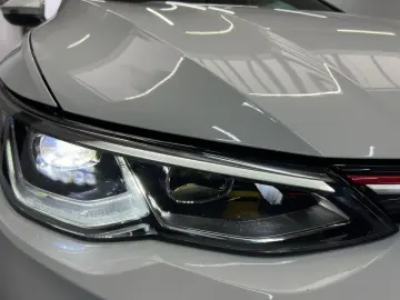 VW Golf VIII GTI 2.0 TSI DSG ACC LED Navi Kamera Pa