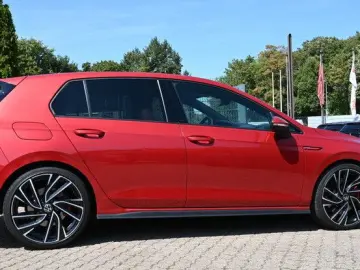 VW Golf VIII GTI Navi CarPlay Kamera LED 19Zoll