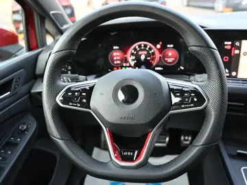 VW Golf VIII GTI Navi CarPlay Kamera LED 19Zoll