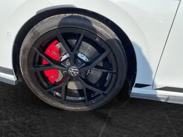 VW Golf GTI Clubsport 2.0 TSI DSG Black Style  Head