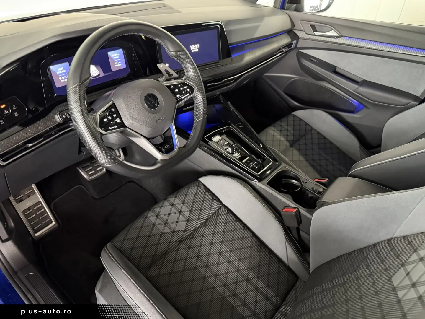 VW Golf R-Line 1.5 eTSI  HUD Pano Matrix ACC H&K
