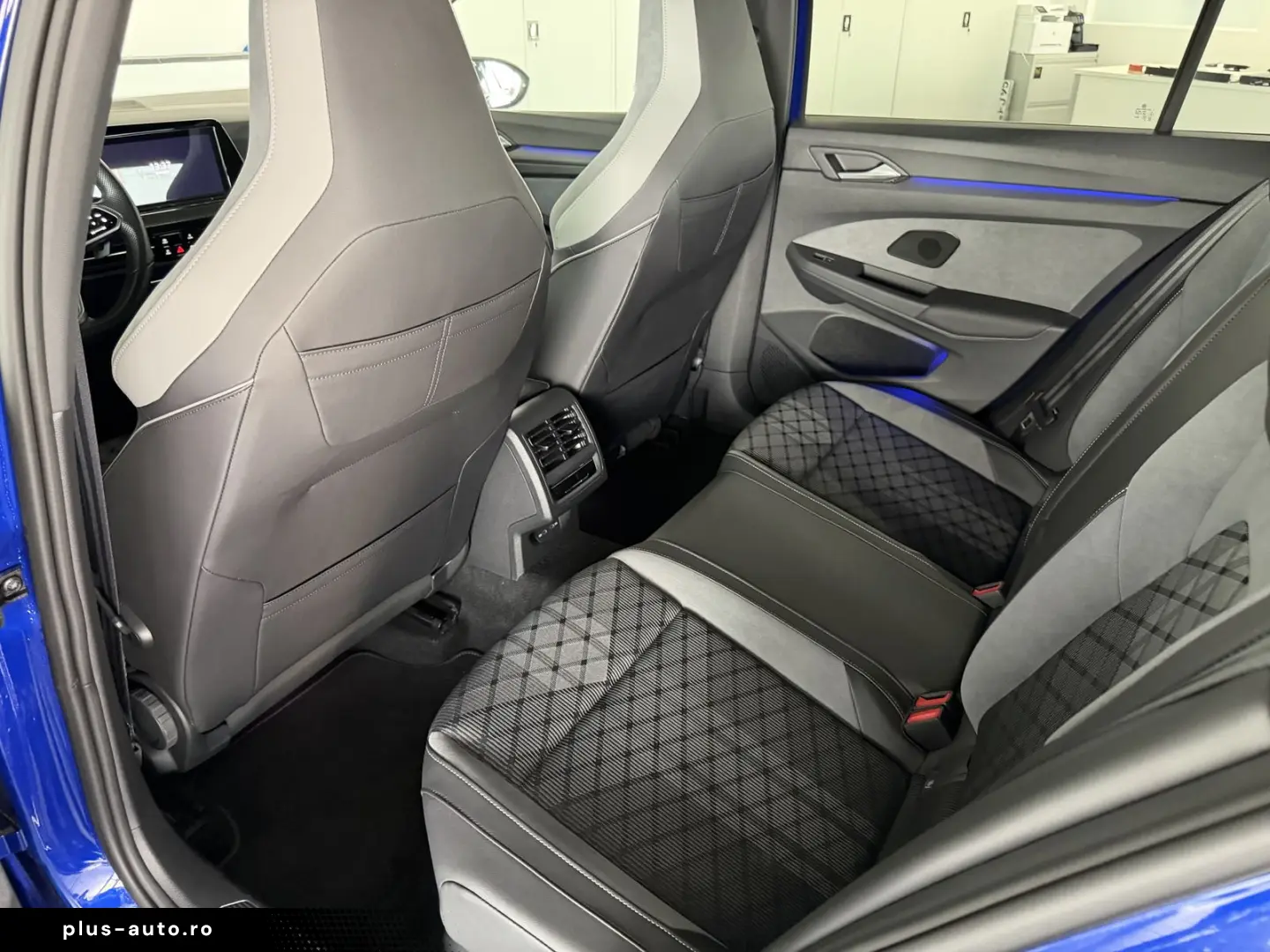 VW Golf R-Line 1.5 eTSI  HUD Pano Matrix ACC H&K
