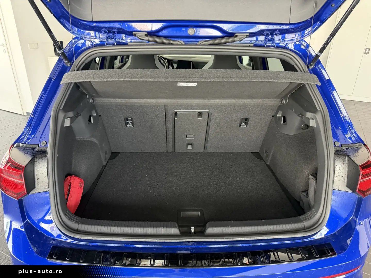 VW Golf R-Line 1.5 eTSI  HUD Pano Matrix ACC H&K