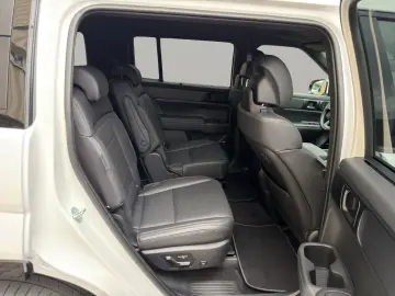 HYUNDAI SANTA FE 1.6 T-GDI PHEV BLACKLINE 6-SITZER 0 5%