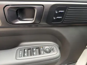 HYUNDAI SANTA FE 1.6 T-GDI PHEV BLACKLINE 6-SITZER 0 5%