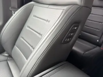HYUNDAI SANTA FE 1.6 T-GDI PHEV BLACKLINE 6-SITZER 0 5%