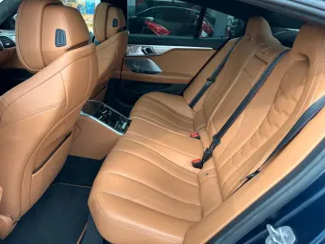 BMW M850i Gran Coupe xDrive matt Dravitgrau