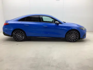 MERCEDES-BENZ CLA 350 EQ 4M AMG  AHK Pano Distr LED …
