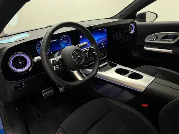MERCEDES-BENZ CLA 350 EQ 4M AMG  AHK Pano Distr LED …
