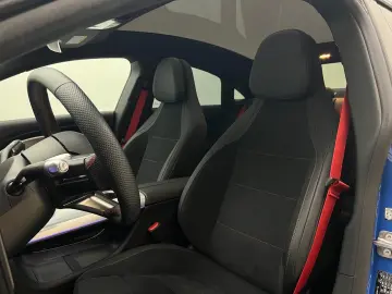MERCEDES-BENZ CLA 350 EQ 4M AMG  AHK Pano Distr LED …