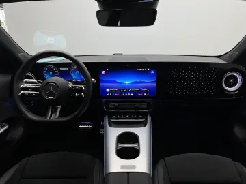 MERCEDES-BENZ CLA 350 EQ 4M AMG  AHK Pano Distr LED …