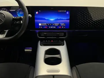 MERCEDES-BENZ CLA 350 EQ 4M AMG  AHK Pano Distr LED …