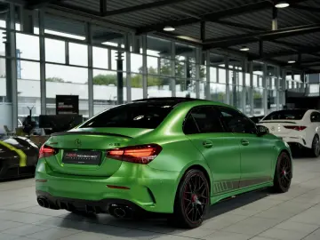 MERCEDES-BENZ A 35 AMG 4M 2H  BURM Night-II Pano HUD…