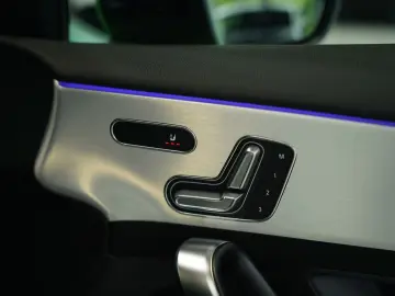 MERCEDES-BENZ A 35 AMG 4M 2H  BURM Night-II Pano HUD…