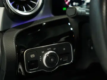 MERCEDES-BENZ A 35 AMG 4M 2H  BURM Night-II Pano HUD…