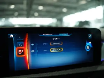 MERCEDES-BENZ A 35 AMG 4M 2H  BURM Night-II Pano HUD…