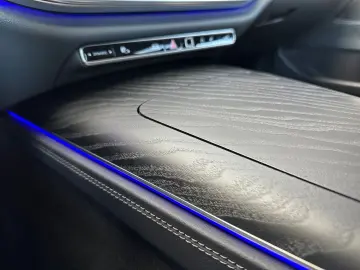 MERCEDES-BENZ E 200 AMG Navi LED Kam PTS Distr. Night 20 AMG