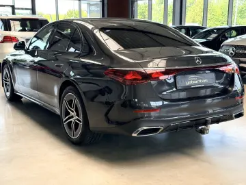 MERCEDES-BENZ E 220 d AMG Night DISTRONI  360 -K AHK…