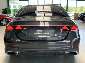 MERCEDES-BENZ E 220 d AMG Night DISTRONI  360 -K AHK…