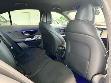 MERCEDES-BENZ E 220 d AMG Night DISTRONI  360 -K AHK…
