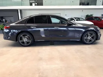 MERCEDES-BENZ E 220 d AMG Night DISTRONI  360 -K AHK…