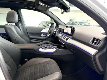 MERCEDES-BENZ GLE 300 d 4M AMG Night Pano DISTRONIC …