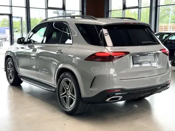 MERCEDES-BENZ GLE 300 d 4M AMG Night Pano DISTRONIC …