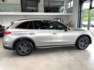 MERCEDES-BENZ GLC 300 d 4M AMG Night Pano Head-up 36…