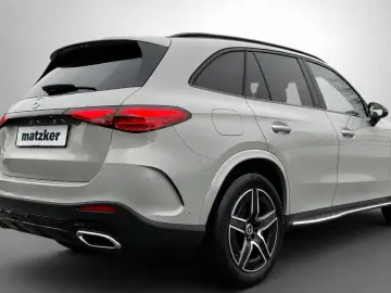 MERCEDES-BENZ 220 d 4M AMG Night Standhz Pano AHK HUD 360