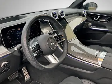 MERCEDES-BENZ 220 d 4M AMG Night Standhz Pano AHK HUD 360