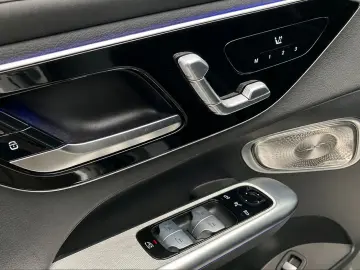 MERCEDES-BENZ 220 d 4M AMG Night Standhz Pano AHK HUD 360