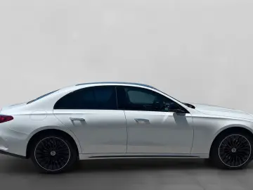 MERCEDES-BENZ E 300 e AMG Pano Superscreen Sitzklima…