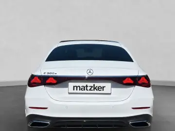 MERCEDES-BENZ E 300 e AMG Pano Superscreen Sitzklima…