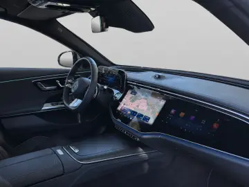 MERCEDES-BENZ E 300 e AMG Pano Superscreen Sitzklima…