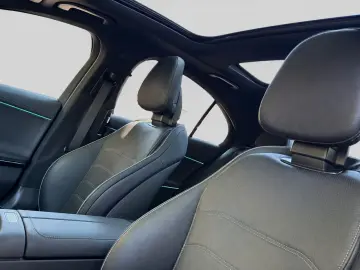 MERCEDES-BENZ E 300 e AMG Pano Superscreen Sitzklima…