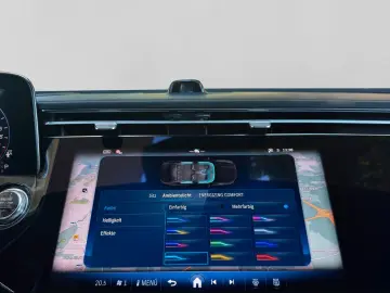 MERCEDES-BENZ E 300 e AMG Pano Superscreen Sitzklima…