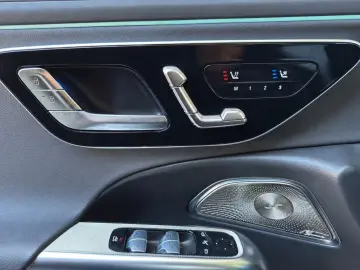 MERCEDES-BENZ E 300 e AMG Pano Superscreen Sitzklima…