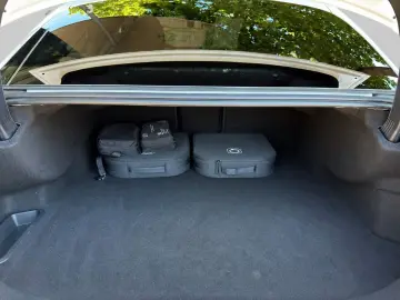 MERCEDES-BENZ E 300 e AMG Pano Superscreen Sitzklima…