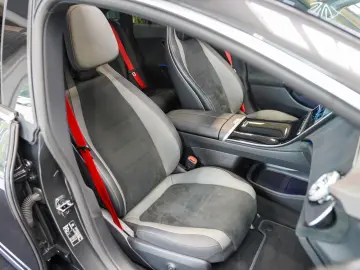 MERCEDES-BENZ EQE 300 AMG Line Panorama rote Gurte K…