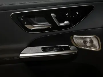 MERCEDES-BENZ GLC 300 d 4M AMG MBUX 360  DIG-LED Pan…