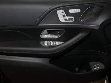 MERCEDES-BENZ GLE 580 4M AMG V8 Multikontursit Distr…