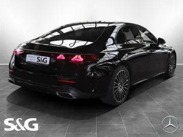 MERCEDES-BENZ E 220 d AMG MBUX DIG-LED 360 K Pano Di…