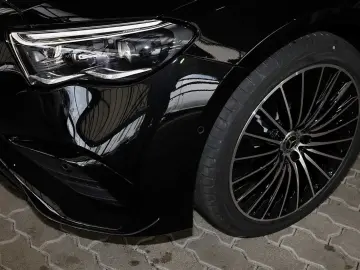 MERCEDES-BENZ E 220 d AMG MBUX DIG-LED 360 K Pano Di…