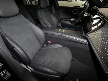 MERCEDES-BENZ E 220 d AMG MBUX DIG-LED 360 K Pano Di…