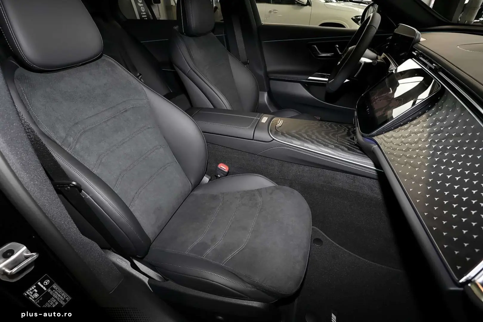 MERCEDES-BENZ E 220 d AMG MBUX DIG-LED 360 K Pano Di&hellip;