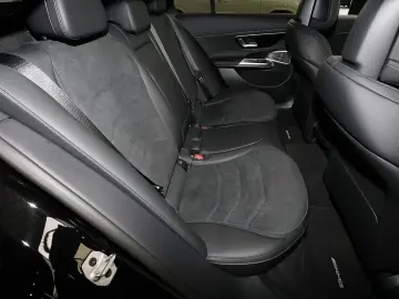 MERCEDES-BENZ E 220 d AMG MBUX DIG-LED 360 K Pano Di…