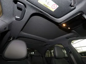 MERCEDES-BENZ E 220 d AMG MBUX DIG-LED 360 K Pano Di…
