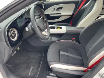 MERCEDES-BENZ CLA 250  EQ AMG PLUS PREMIUM 360 MULTIBEAM AHK