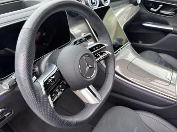 MERCEDES-BENZ GLC 200 4M AMG Pano Night AHK HUD 360